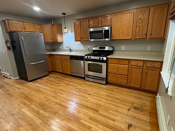 2nd image of 86 Beacon St #86
