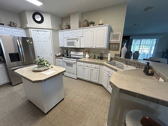 5th image of 1716 Primrose Ln