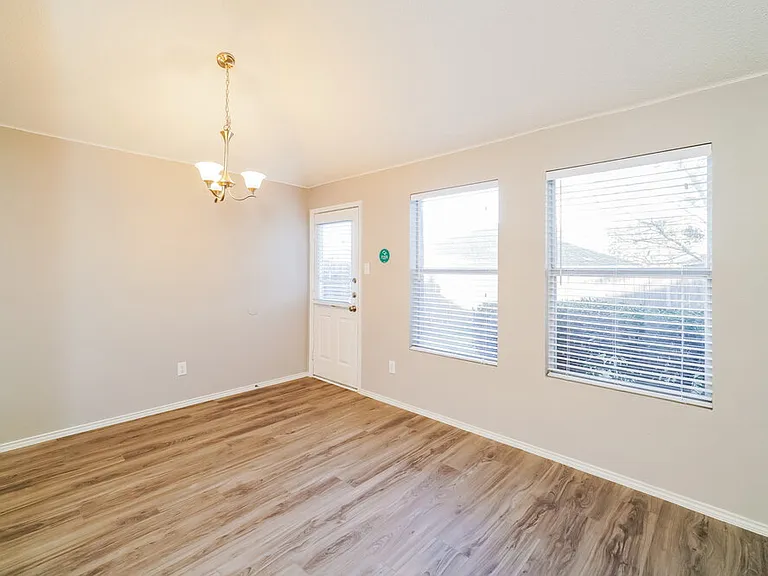 706 Langford Dr — Photo 7
