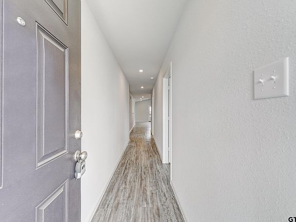 2nd image of 411 Bluebonnet Cir