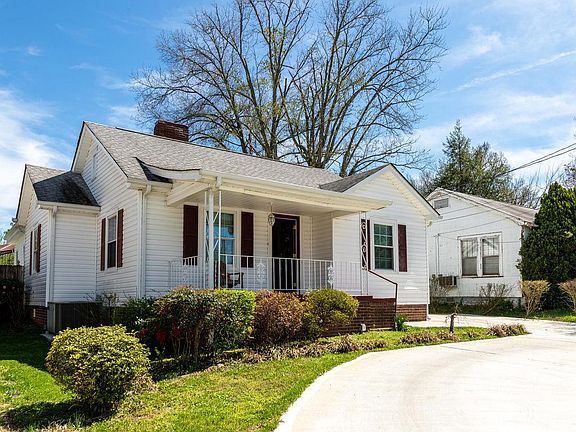 3rd image of 3622 Lancaster Dr