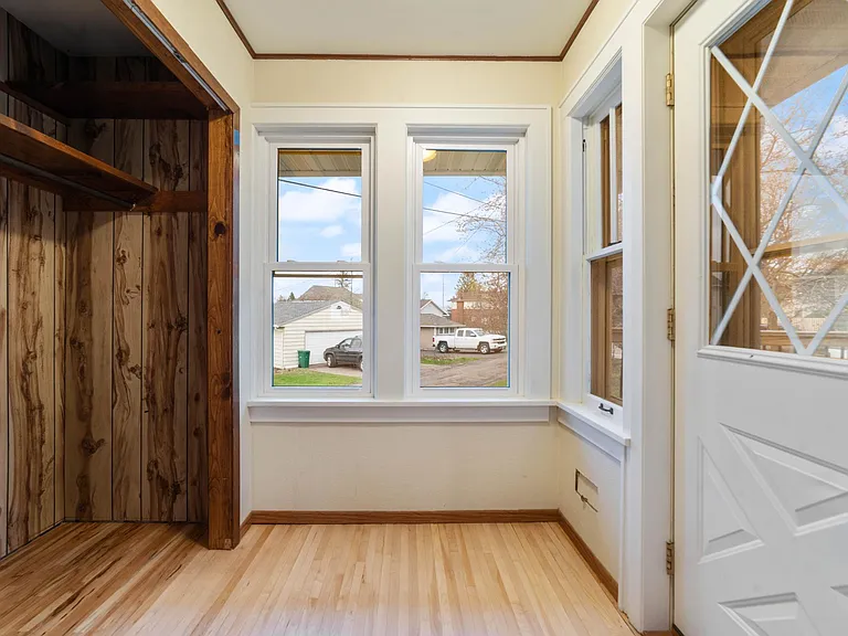 16 Snelling Ave — Photo 10