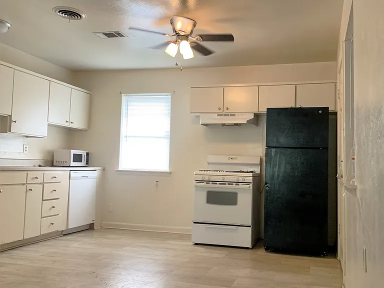 712 Juno Ln — Photo 6