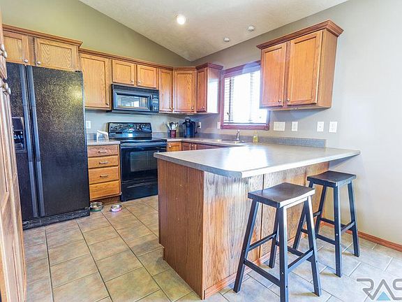3rd image of 501 Rosewood Dr