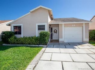 911 SW 109th Ave, Pembroke Pines, FL 33025