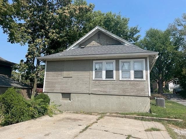 2nd image of 216 N Union St