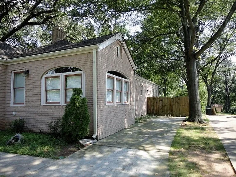 49 Leslie St NE — Photo 7