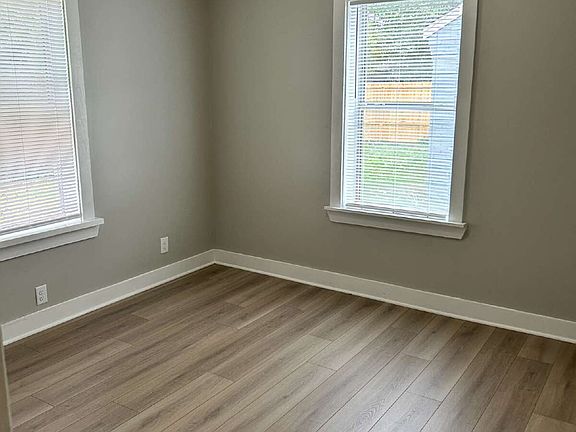 4th image of 2412 Forest Ave #2412