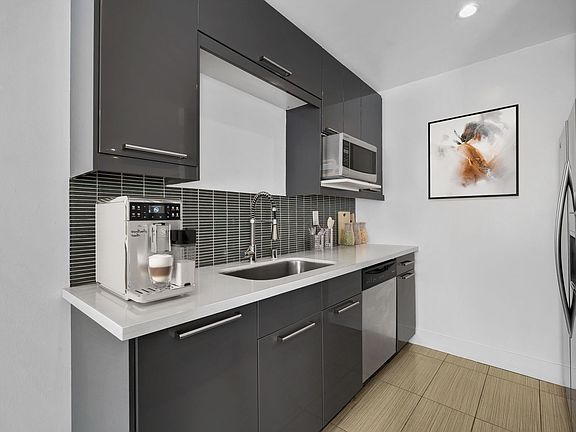 2nd image of 1115 Hacienda Pl APT 305