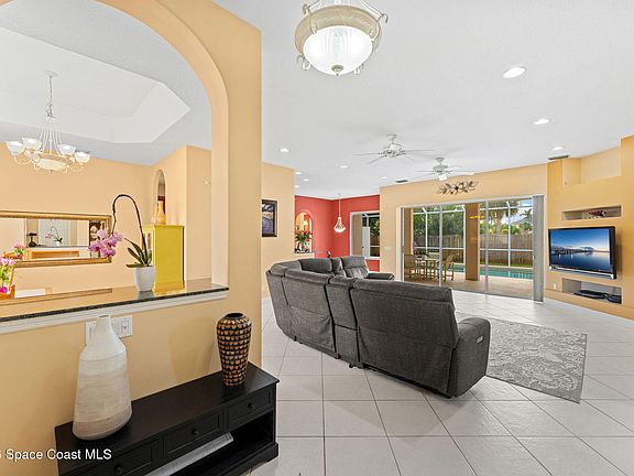 5th image of 411 Monaco Dr