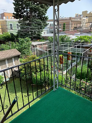 Rented by Halvatzis Realty | media 14