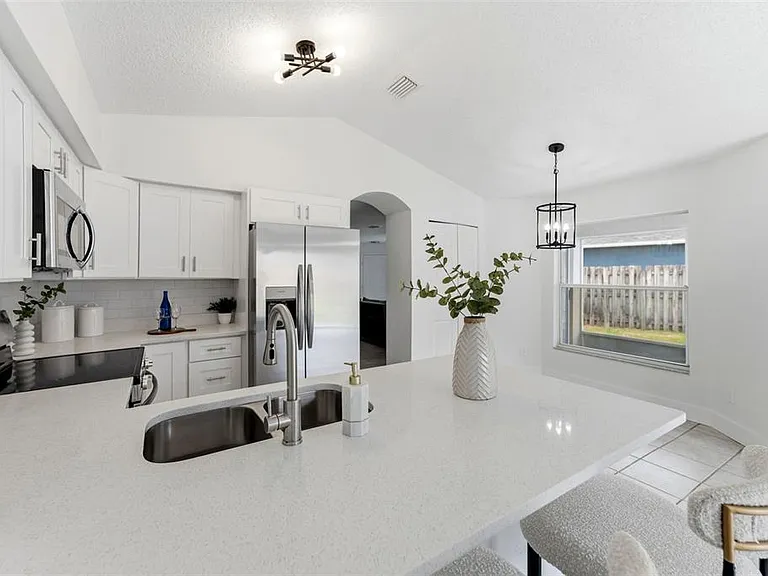 6048 Sand Key Ln — Photo 10