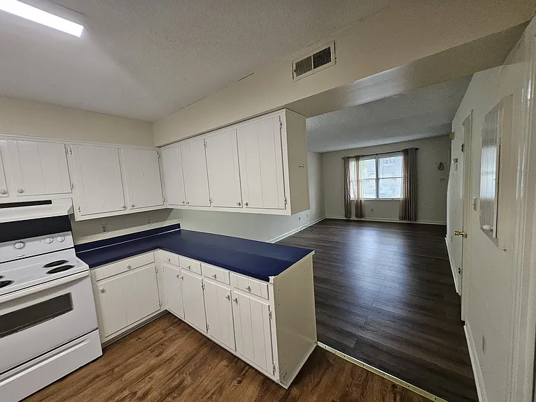 102 Cedar Ct #B — Photo 6