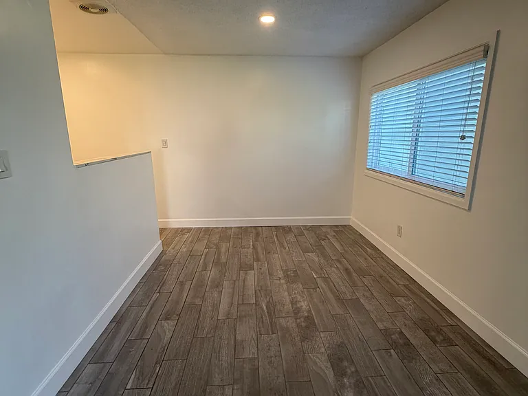 917 Georgia St — Photo 12