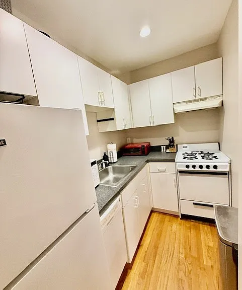 2 Thacher St #3 — Photo 9