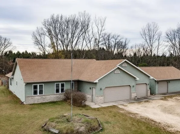 E8835 Huntley Rd, New London, WI 54961