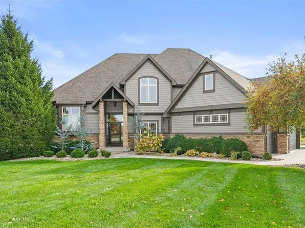 8085 NW Elizabeth Ann Ct, Parkville, MO 64152