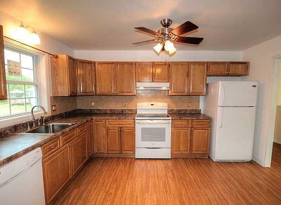 5th image of 1 Clyde Ct