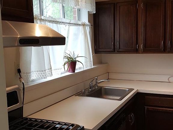 3rd image of 10411 Montrose Ave #10411