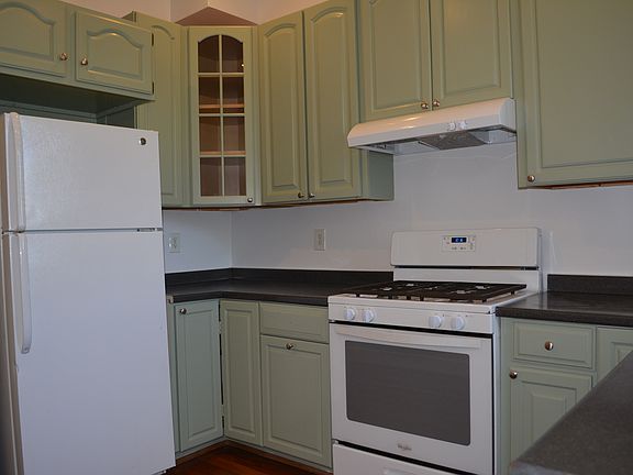 Beautiful Upgraded Kitchen