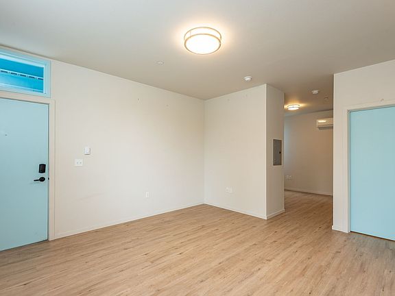 2nd image of 607 S Ainsworth Ave #302