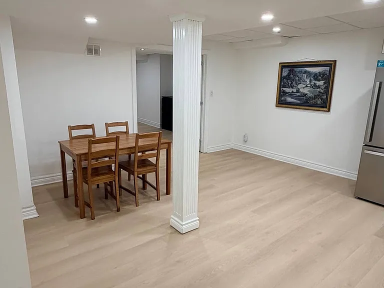 328 Woodspring Ave #BASEMENT — Photo 9