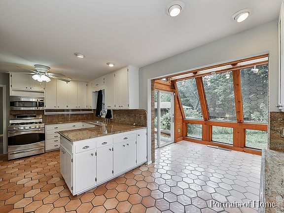 4th image of 432 Joanne Ln