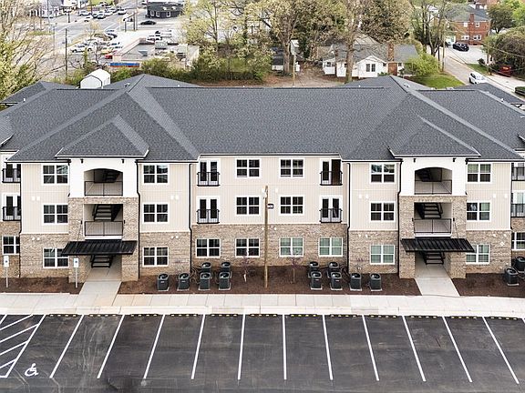 2nd image of 803 Holliday Dr #103