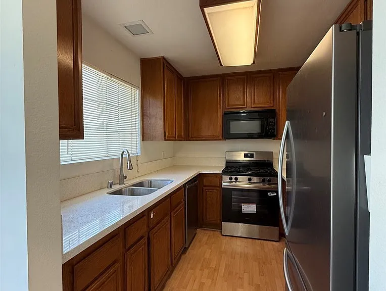2931 Plaza Del Amo #122 — Photo 6
