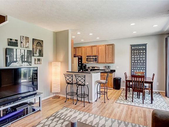 4th image of 9293 Great Lakes Cir