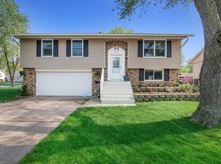 810 Bussey Ct, Streamwood, IL 60107