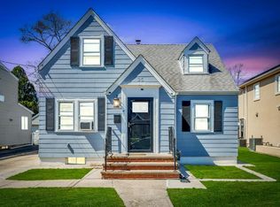 35 Grattan St, New Hyde Park, NY 11040