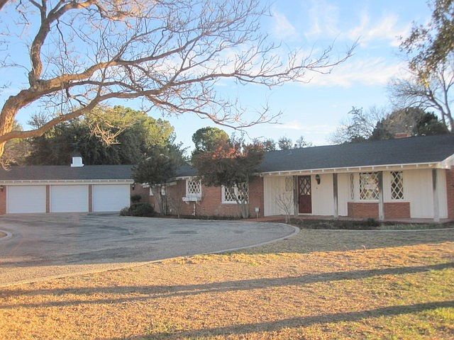 1st image of 2555 Bainbridge Dr