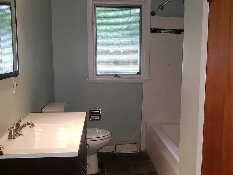 117 N Hillsdale Dr — Photo 6