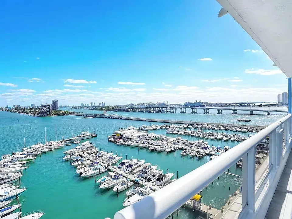 1717 N Bayshore Dr #A-1434