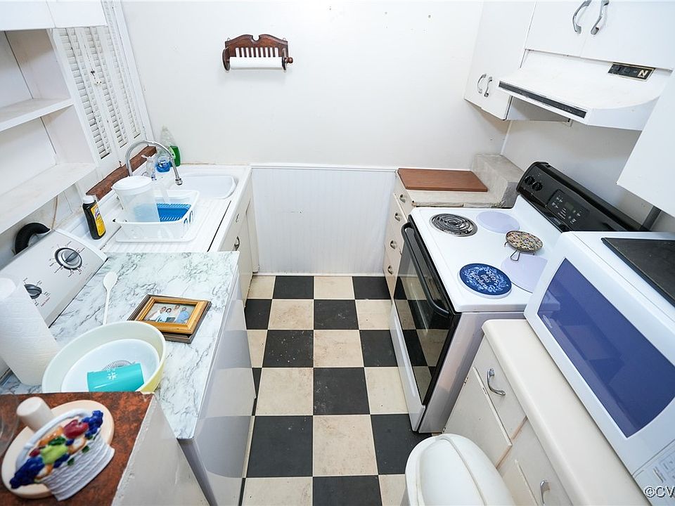 2nd image of 4006 Tyrone St