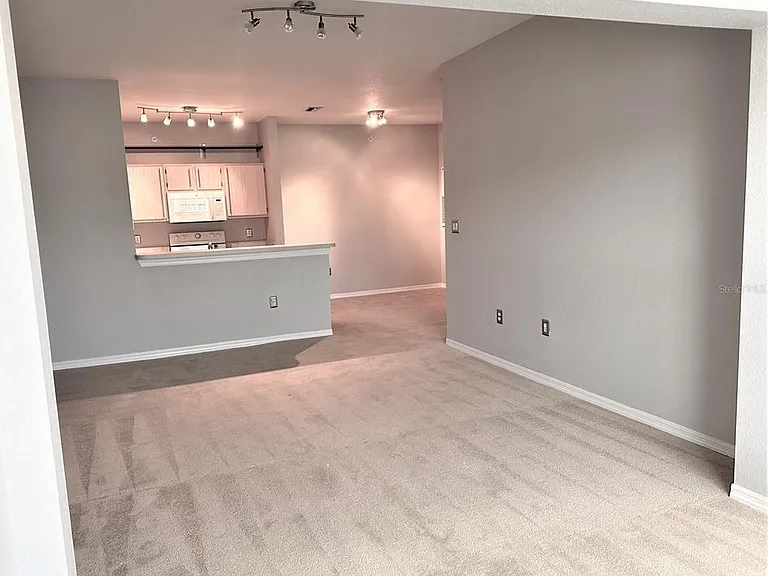 5475 Vineland Rd #8304 — Photo 22