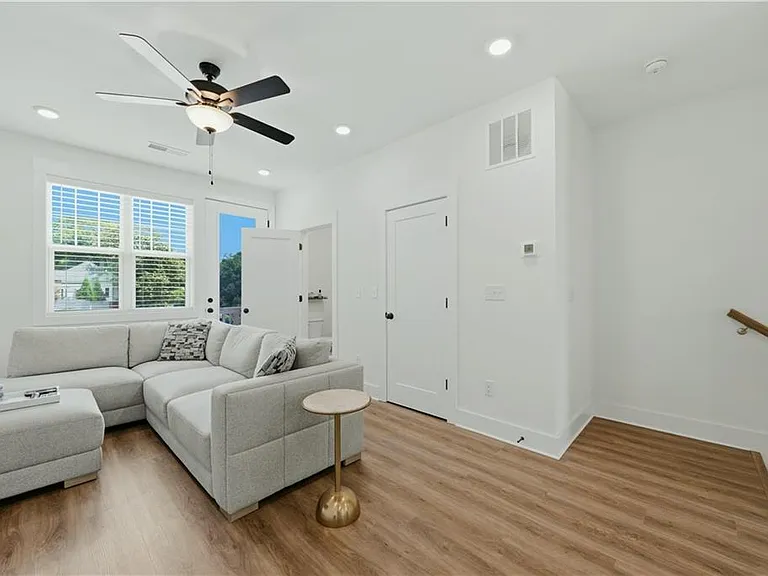 104 Mission Way — Photo 9