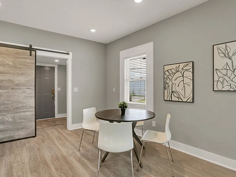 1117 E Naomi St — Photo 9