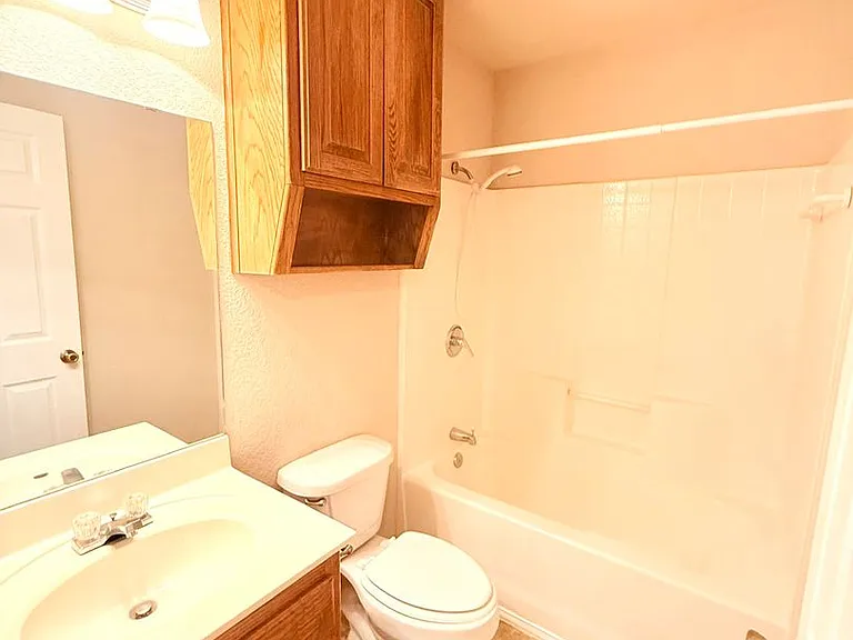 5 Chris St — Photo 7