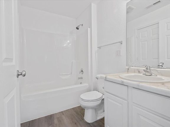 5th image of 710 Yalow Dr