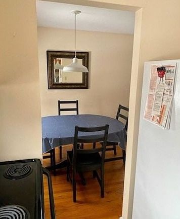 2nd image of 25 Long St