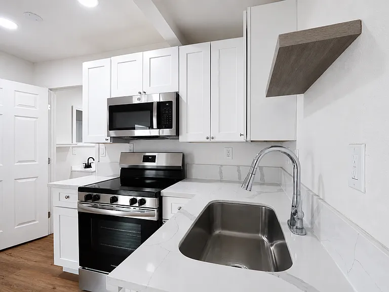 669 E G St — Photo 9