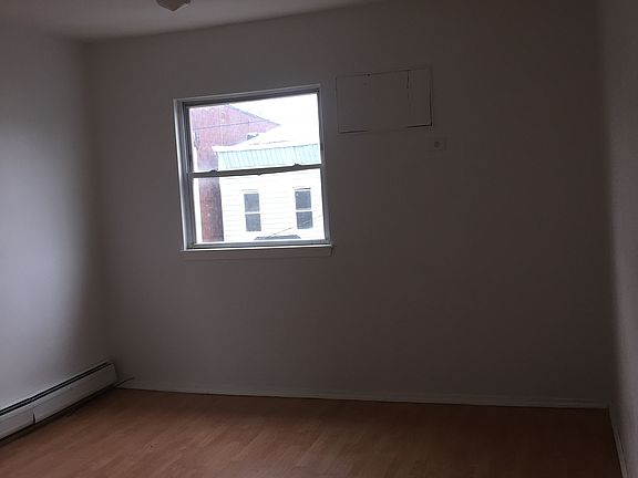 2nd image of 30 Siedler St