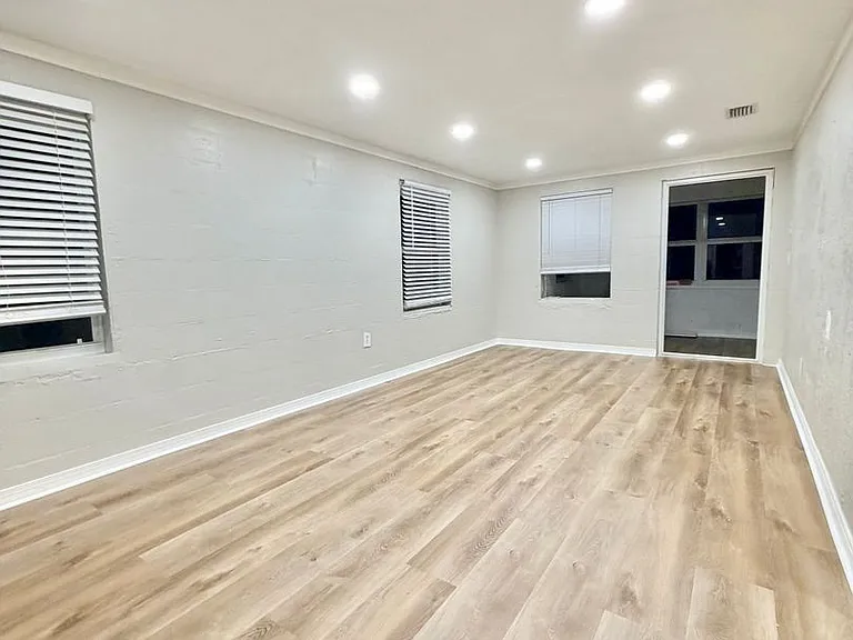 1103 Grant Ave — Photo 3