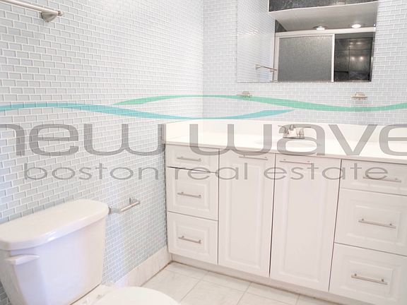 4th image of 254 Newbury St #6