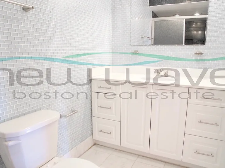 254 Newbury St #4 — Photo 9