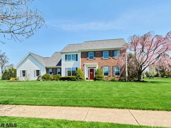 1275 N Foxpointe Dr, State College, PA 16803