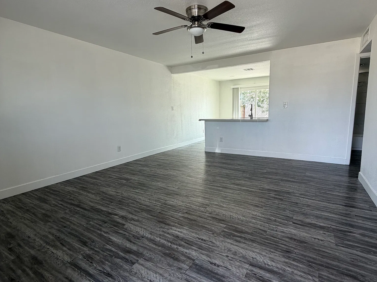 2 bed, 850 sqft, $1,550 — Photo 2