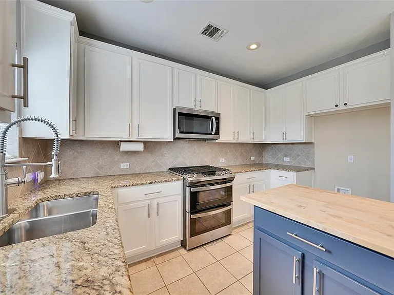 11129 Persimmon Gap Dr — Photo 6